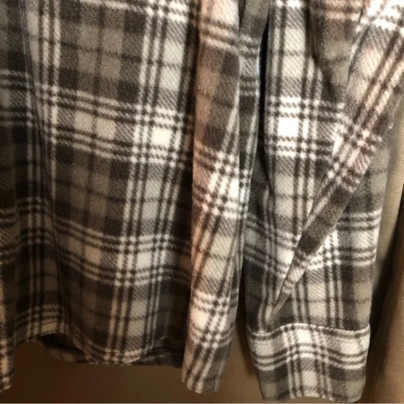 Wrangler Fleece Plaid Long Sleeve Button Down Shirt - Picture 4 of 10